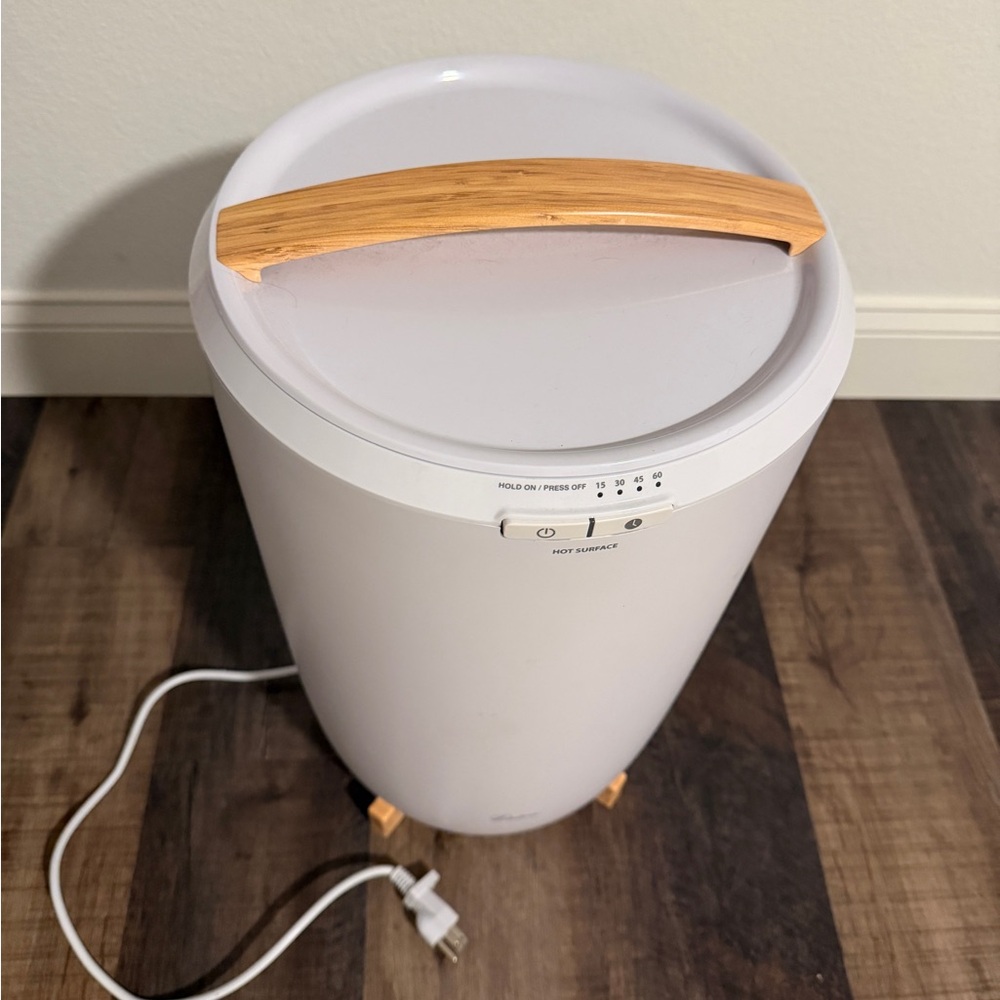 White towel warmer Zadro